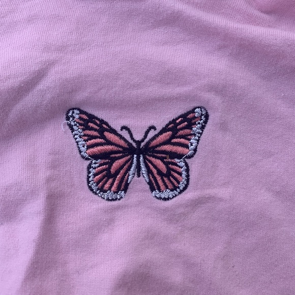 Butterfly cropped hoodie with shorts - Picture 2 of 3